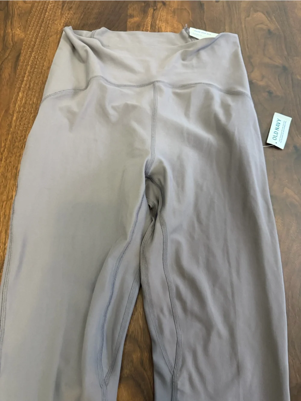 Old Navy Extra High Rise Powerlite 7/8 Leggings Mauve color.